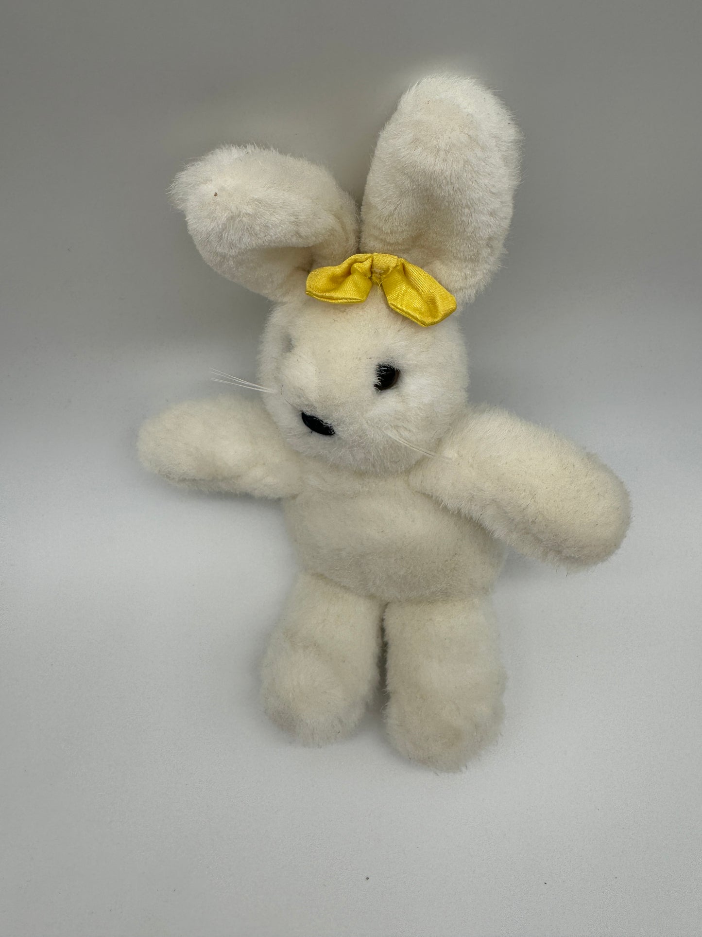 Hase mit Schleife